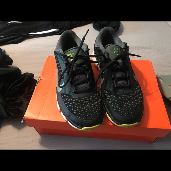 Shoes - Picture 4 of 6